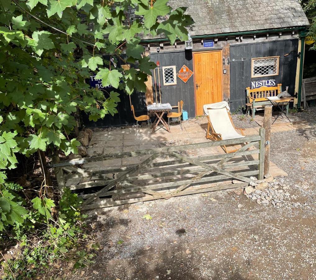 Remarkable Boultons Barn With Hot Tub Newton Abbot Exterior photo