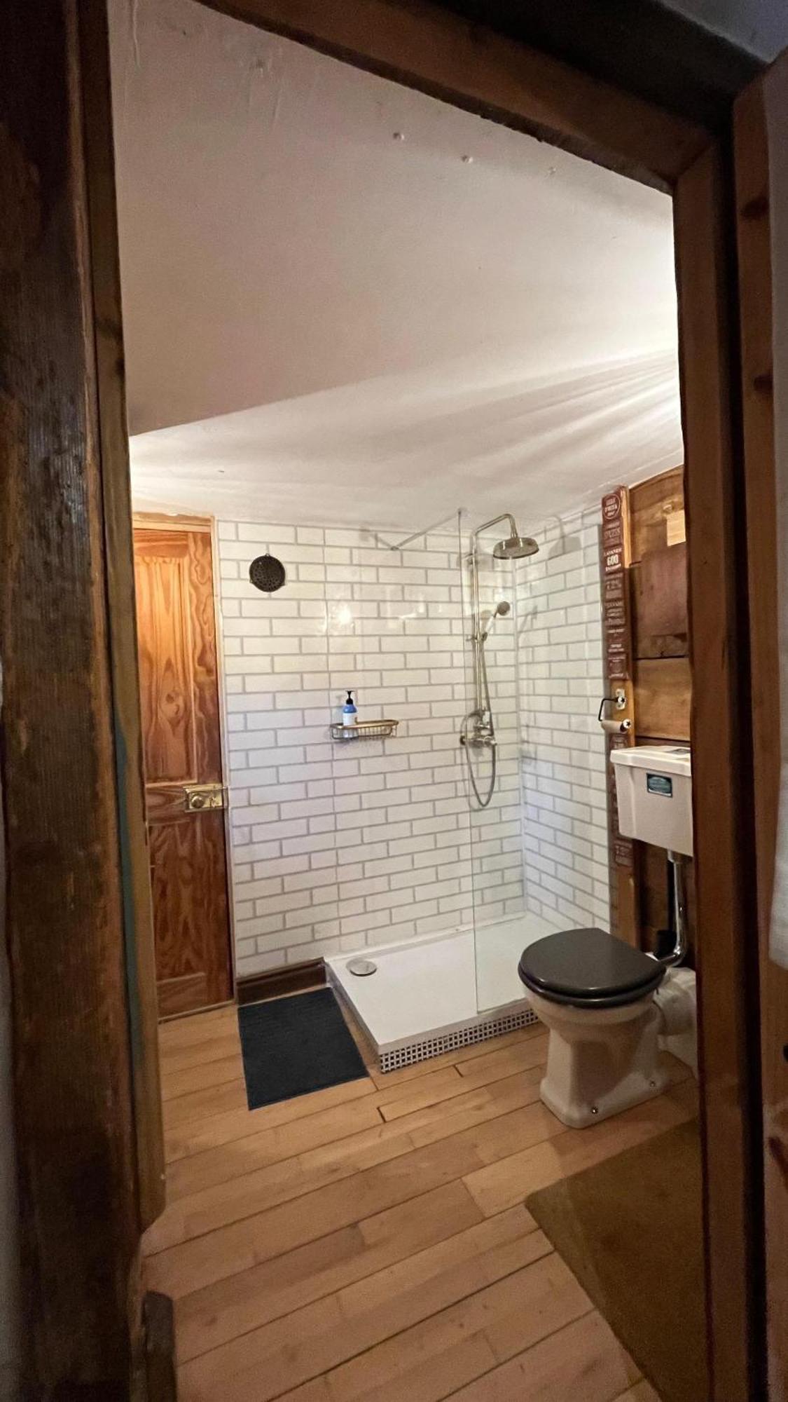 Remarkable Boultons Barn With Hot Tub Newton Abbot Exterior photo